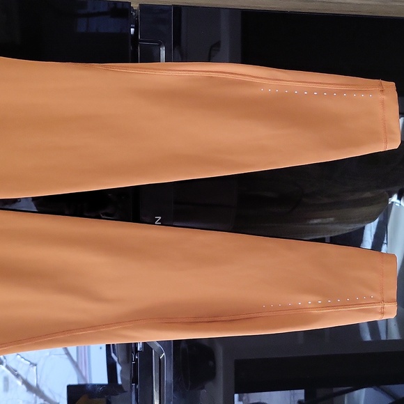 "Swift speed high rise tight" Leggings By "Lululemon" 🤎 - Picture 8 of 16